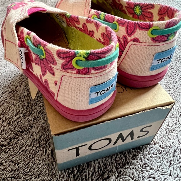 Toms Little Girl - Picture 3 of 4